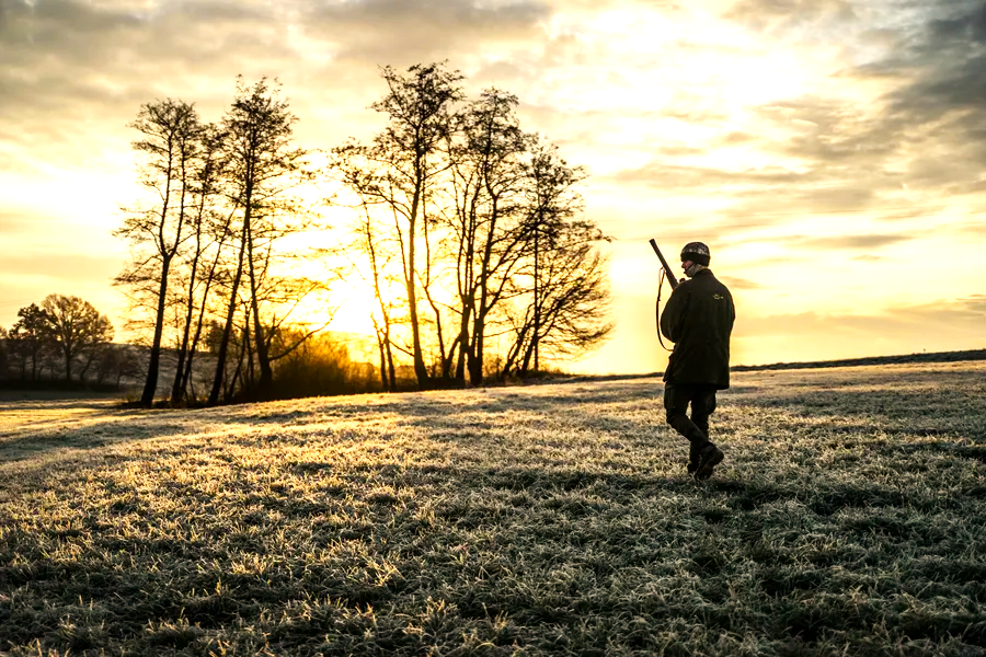 Abbigliamento Caccia Uomo: Guida Completa per Cacciatori Esigenti